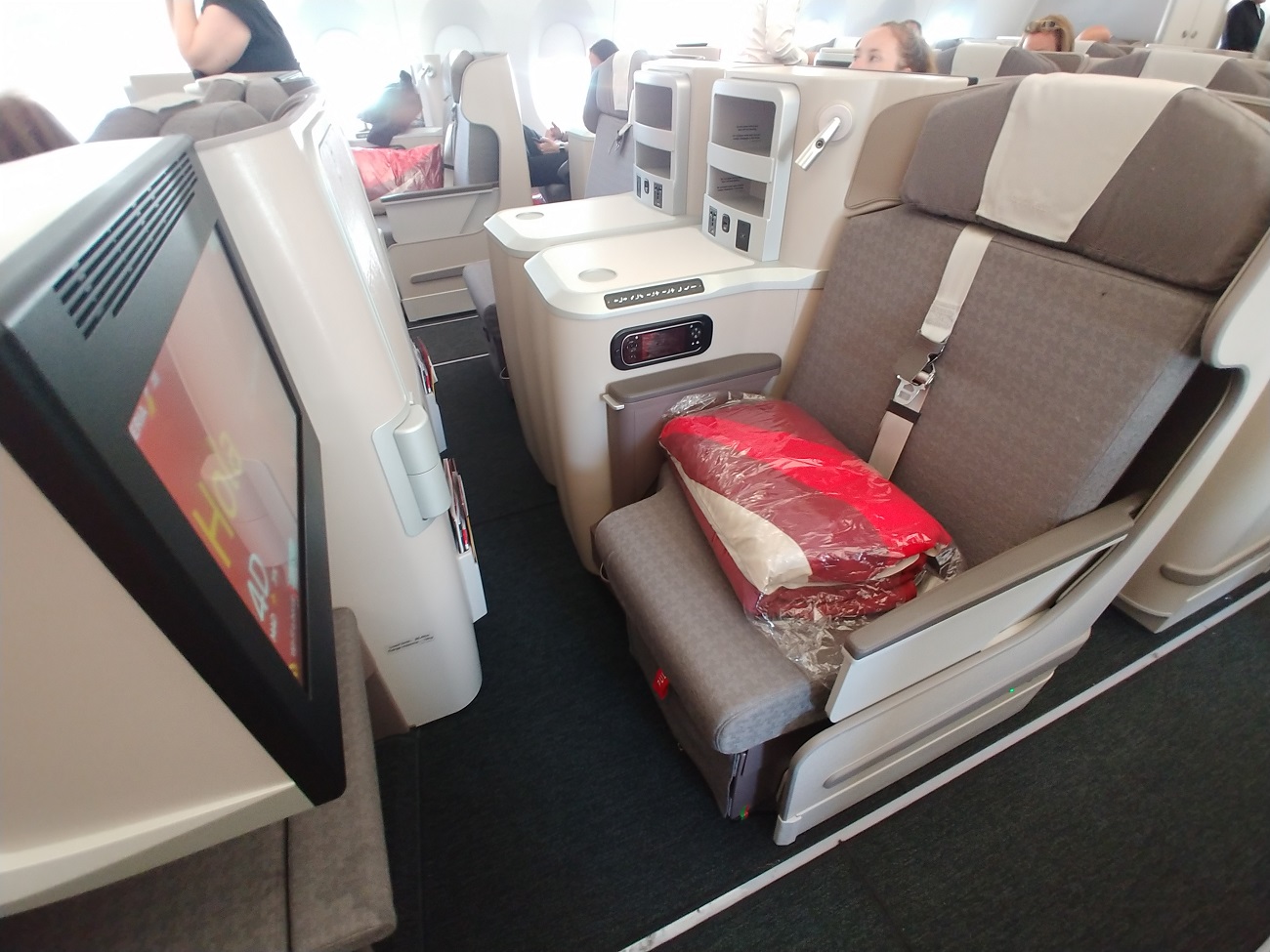 [Confirmed for USA residents] WOW: 17K Business class to/from Europe on Iberia through March 2021
